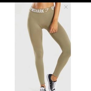 OLIVE GREEN GYM SHARK LEGGINGS. 10/10 condition